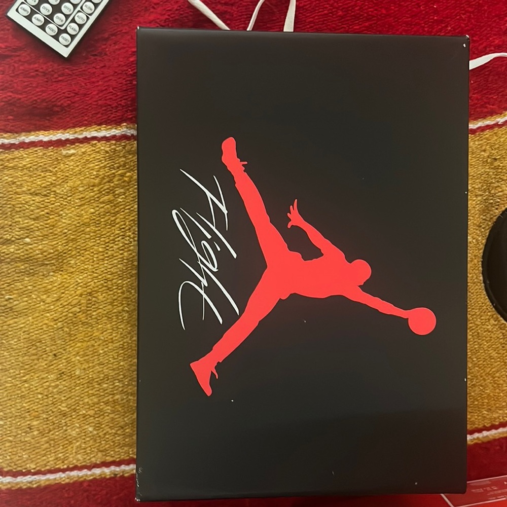 Jordan 4 Midnight navy (used) 4.5Y